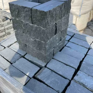 Бруківка гранітна "Габро" покращена П2 20х10х10 см, Україна