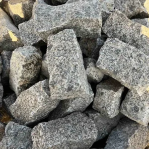 Бруківка з Софіївського граніту колота 20х10х10 см, Україна