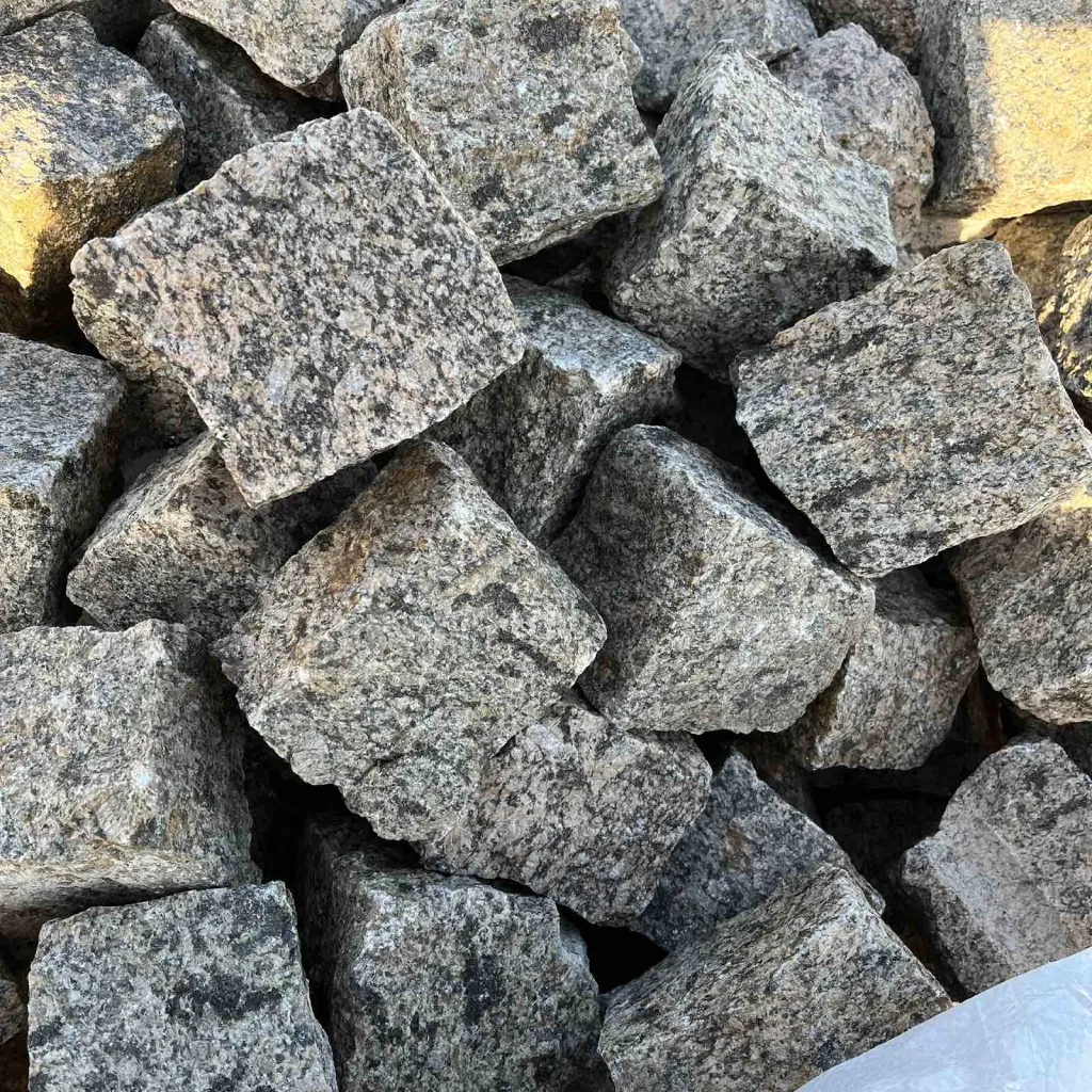 Бруківка з Софіївського граніту колота 10х10х5 см, Україна - Зображення 3